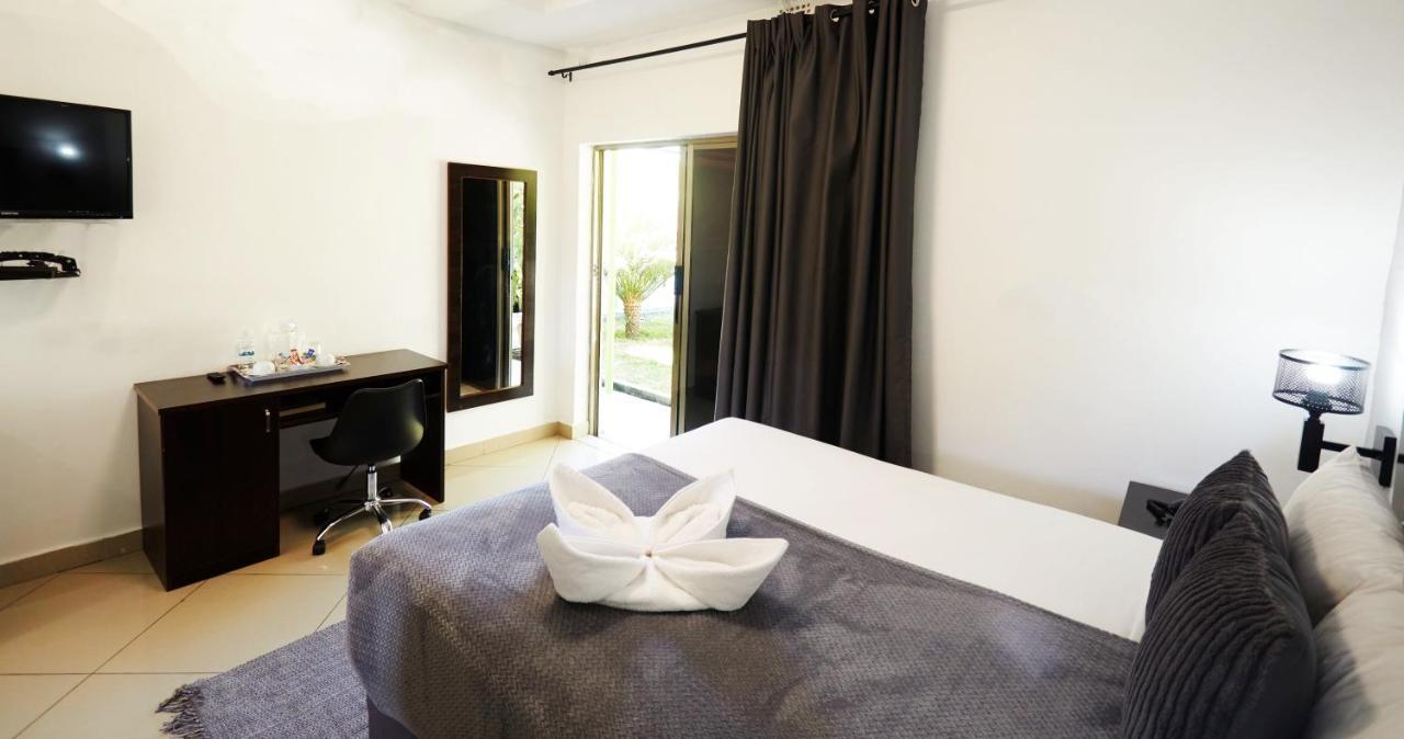 Laha Hotel Maun ภายนอก รูปภาพ